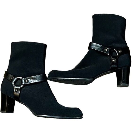 Stuart Weitzman Gore-Tex Black Pointed Toe Ankle Boots 6 M - Picture 1 of 12